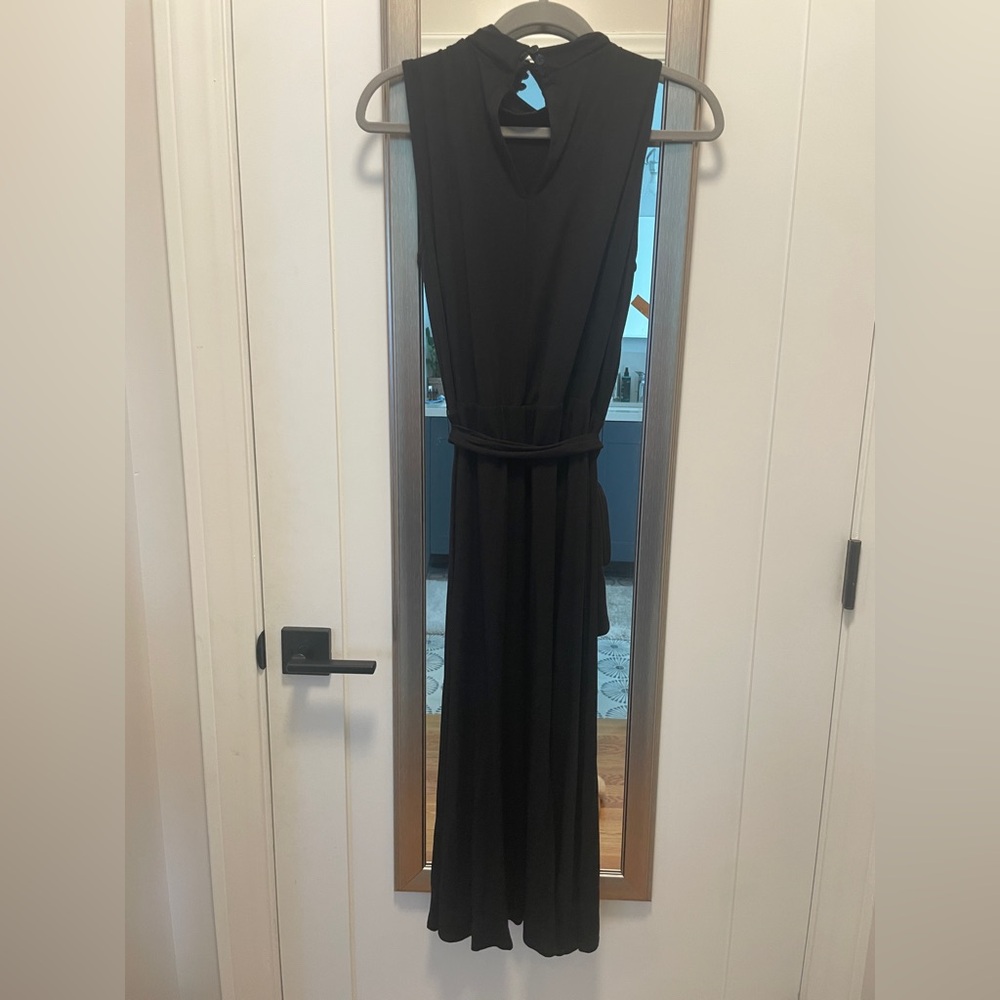Amour Vert Elegant Black Midi Dress